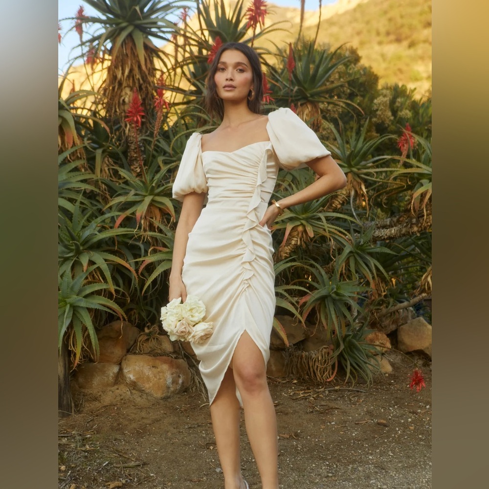 ASTR The Label Emma Ruched Ruffle Midi Dress - Picture 4 of 4